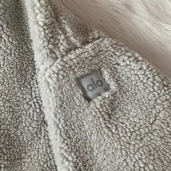 ALO Yoga Streetside Half Zip Sherpa Teddy Fleece Hoodie Half Zip Jacket - Picture 6 of 11